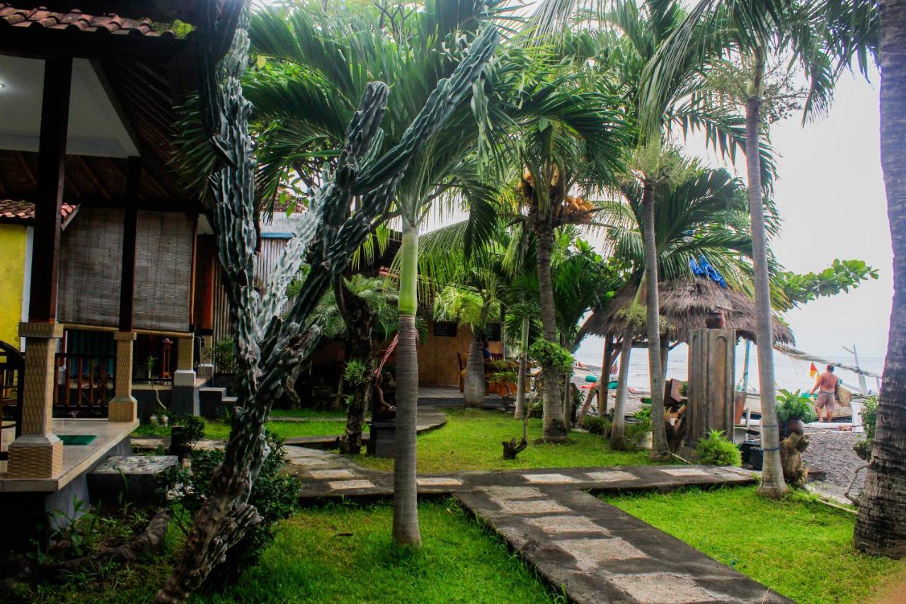 Coconut Beach Bungalows & Warung 2 Амед Екстер'єр фото