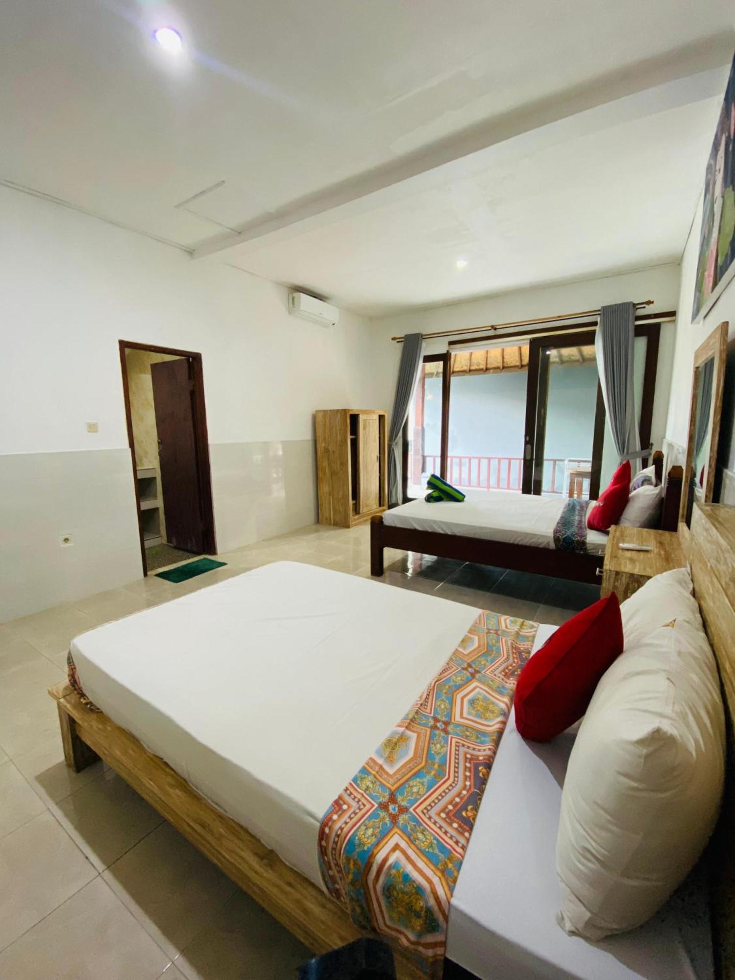 Coconut Beach Bungalows & Warung 2 Амед Екстер'єр фото