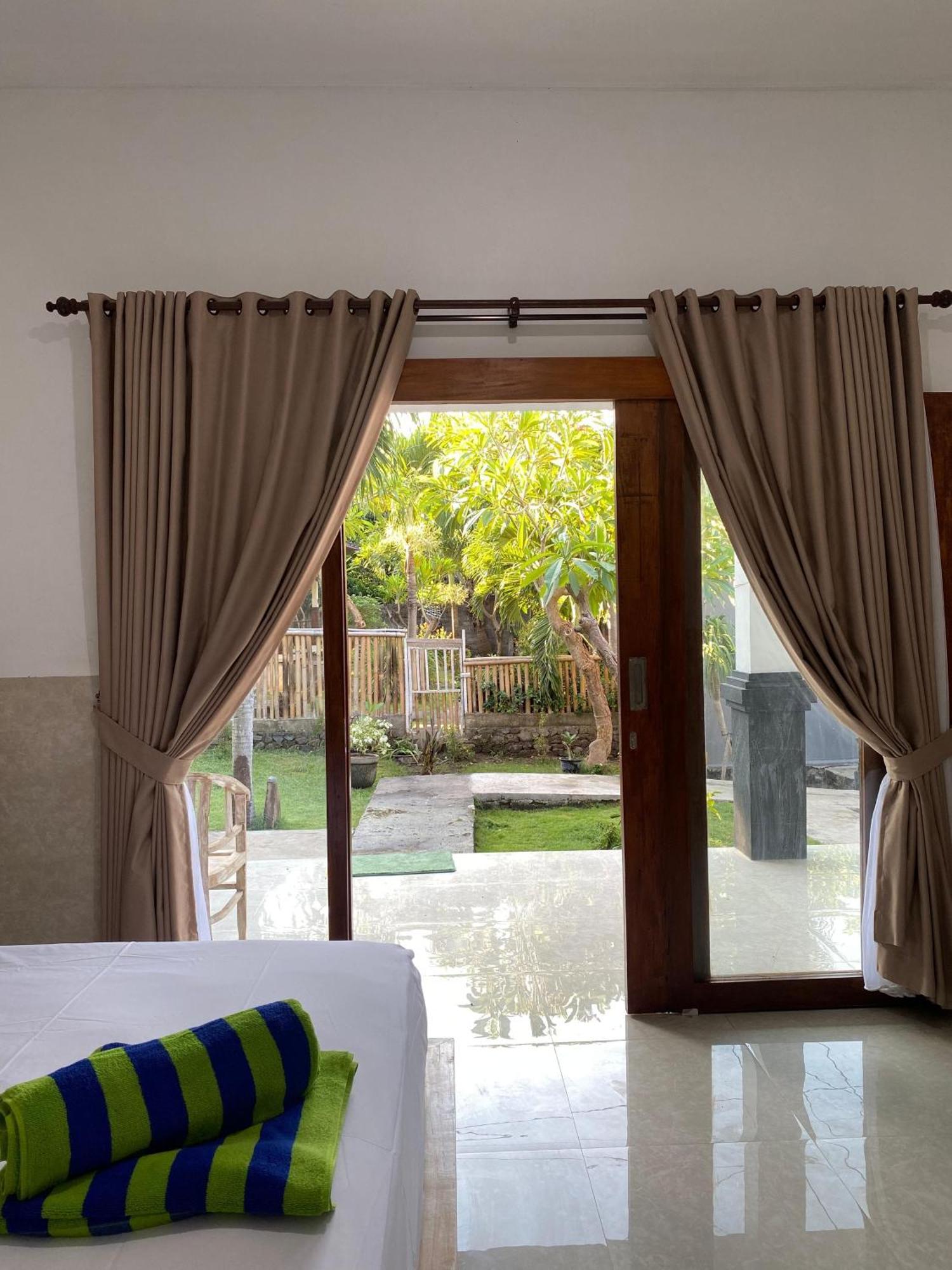 Coconut Beach Bungalows & Warung 2 Амед Екстер'єр фото